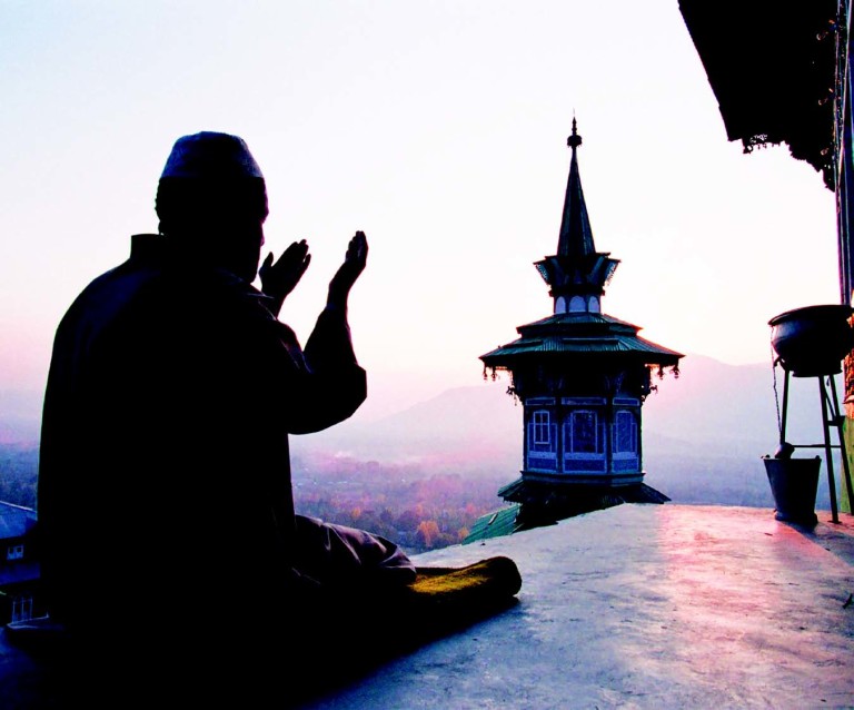 Scholars Highlight Sufi Teachings Among Youth in Kashmir