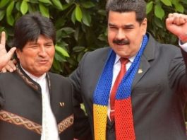 Bolivian President Evo Morales (L) gestures alongside his Venezuelan counterpart President Nicolas Maduro. via EFE