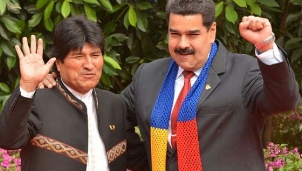 Bolivian President Evo Morales (L) gestures alongside his Venezuelan counterpart President Nicolas Maduro. via EFE