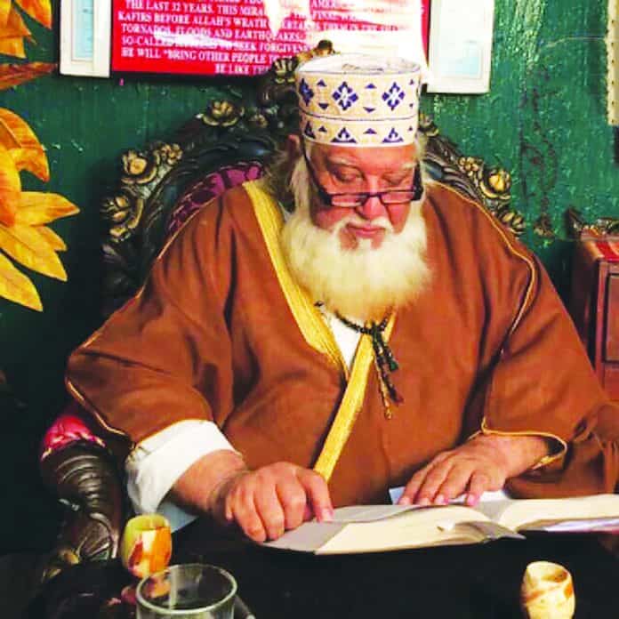 El Sheikh Syed Mubarik Ali Shah Gillani founded numerous rural communities for Muslims to practice Islam wholeheartedly and created these organizations.