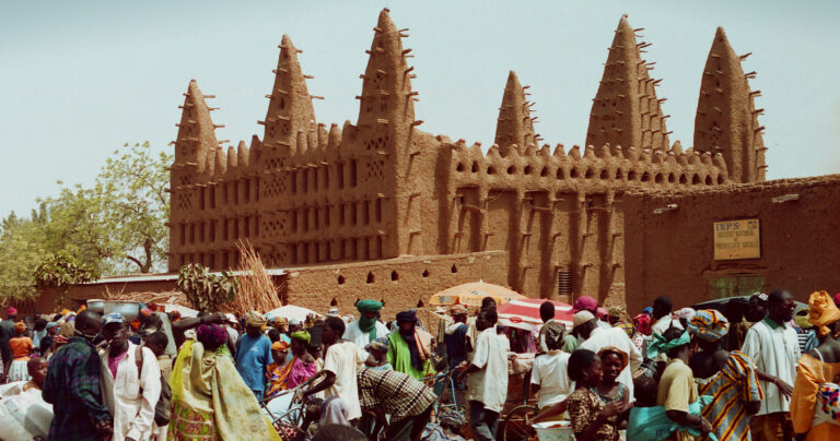 https://upload.wikimedia.org/wikipedia/commons/f/f2/Koro%2C_Mali.jpg