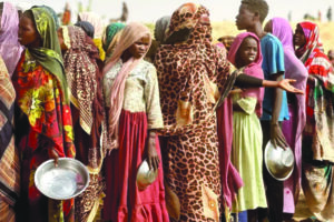 Displaced people of Sudan line up for food distribution. Photo Source:HRW